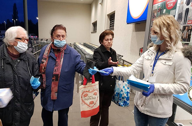 Пензионерима у Јагодини заштитне маске и рукавице, помоћ волонтера и бесплатан такси